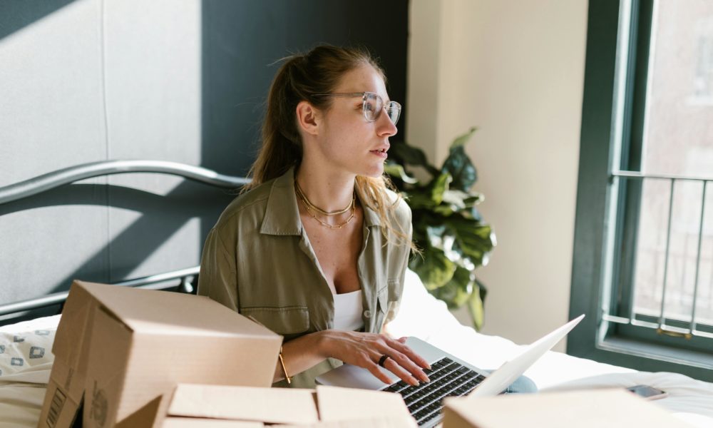 Déménagements, fusions, crises : les déchets invisibles de la réorganisation d’entreprise